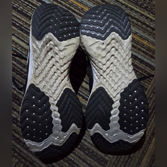 Nike Flyknit Shoes - Picture 7 of 7